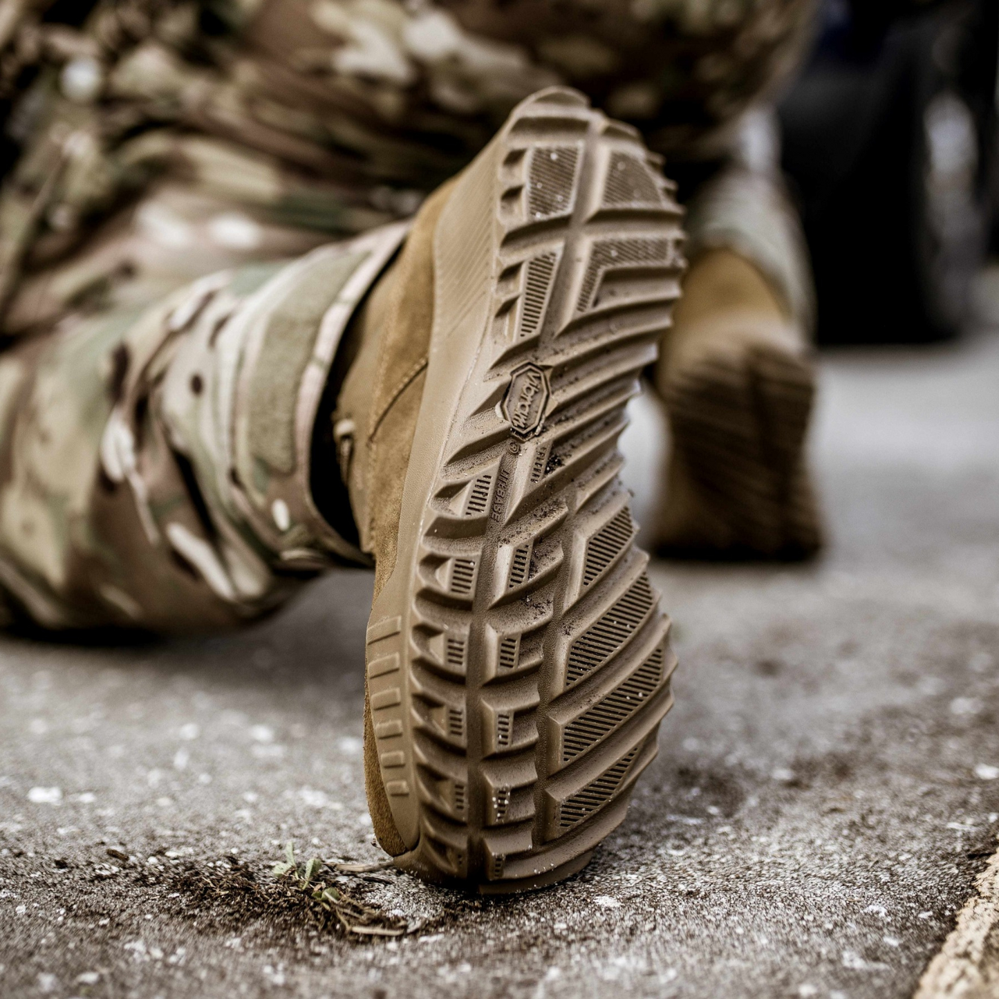 OAKLEY ELITE ASSAULT 8" Coyote Military Boots
